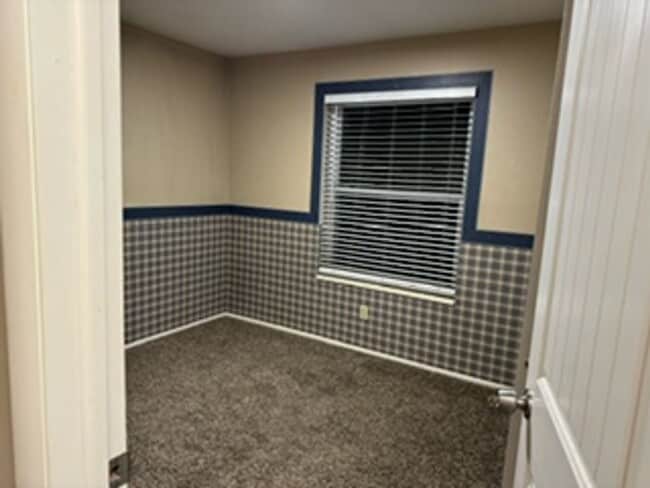 Building Photo - Spacious home