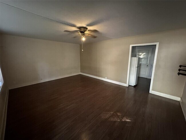 Foto del edificio - 1009 W 25th St