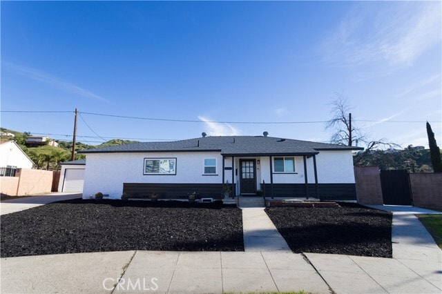 Foto del edificio - 8330 Glenoaks Blvd