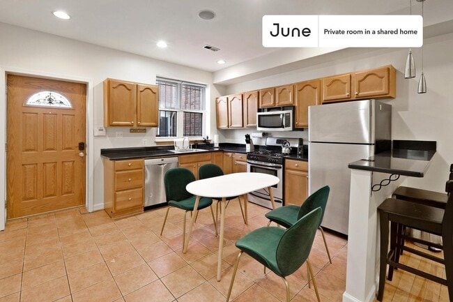 Private bedroom in 3 bed/2.5 bath Home - Private bedroom in 3 bed/2.5 bath Home