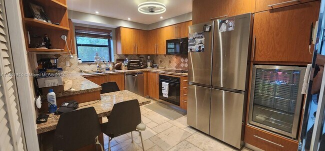 Building Photo - 16401 Golf Club Rd