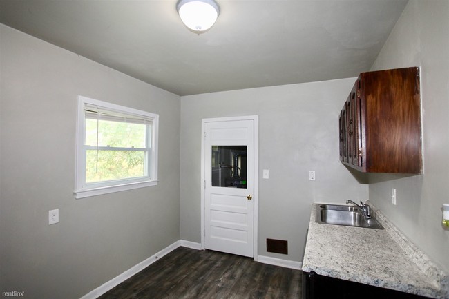 Building Photo - 2 br, 1 bath House - 18310 Beechwood St