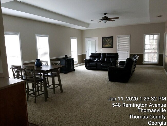 Foto del edificio - 544 Remington Ave