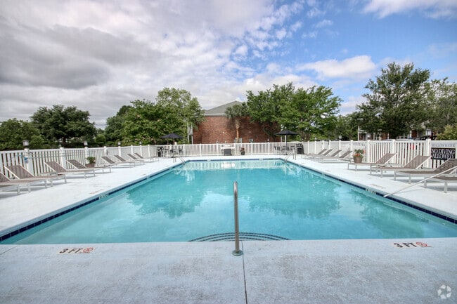 Building Photo - Cloisters At Carolina Forest
