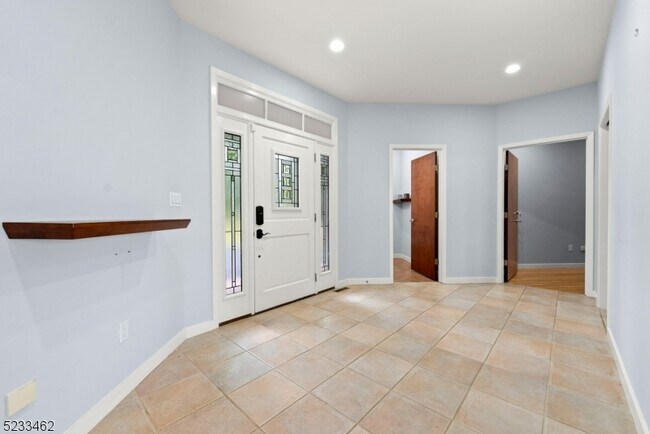 Building Photo - 163 Hillcrest Dr