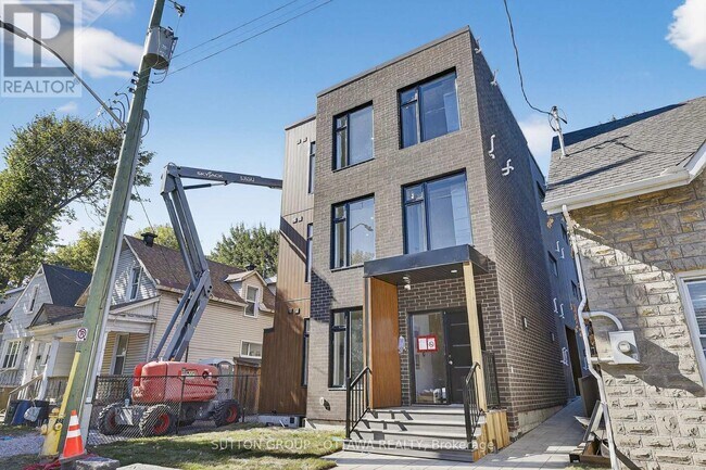 Building Photo - 70 Havelock St