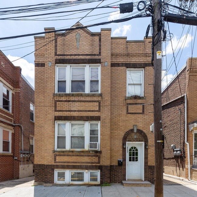 Building Photo - 907 20th St