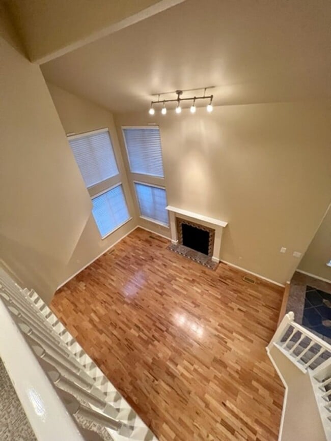 Building Photo - Updated 3 Bedroom Condo!