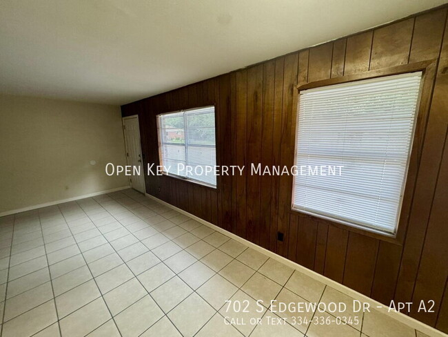 Building Photo - 702 S Edgewood Dr