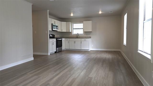 Building Photo - 379 Blackbourn St