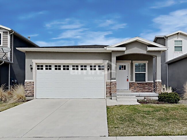 Building Photo - 602 Koins Way