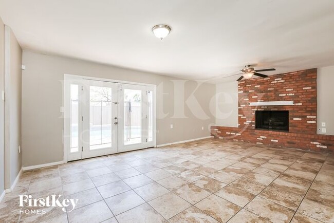 Building Photo - 205 E Orchid Ln