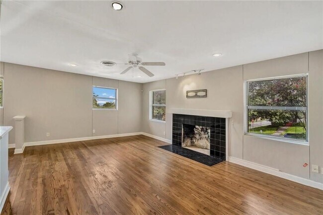 Building Photo - 3313 Bilglade Rd