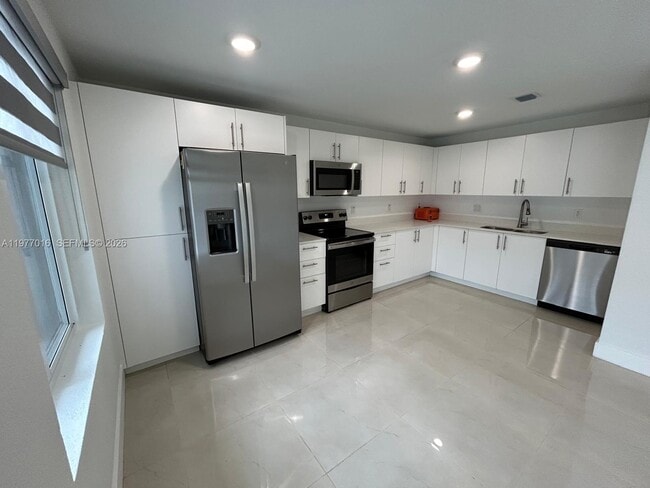 Building Photo - 25814 SW 144th Ct