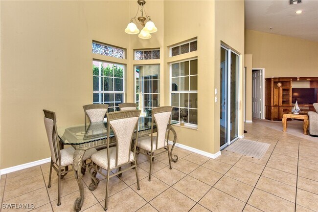 Building Photo - 3748 Kent Dr