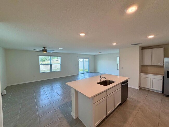 Foto del edificio - 24706 NW 11th Pl