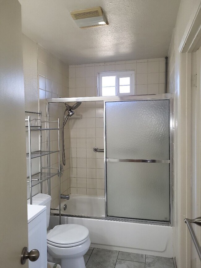 Building Photo - 3505 Willow Hills Circle - 3BR, 1.5BA town...