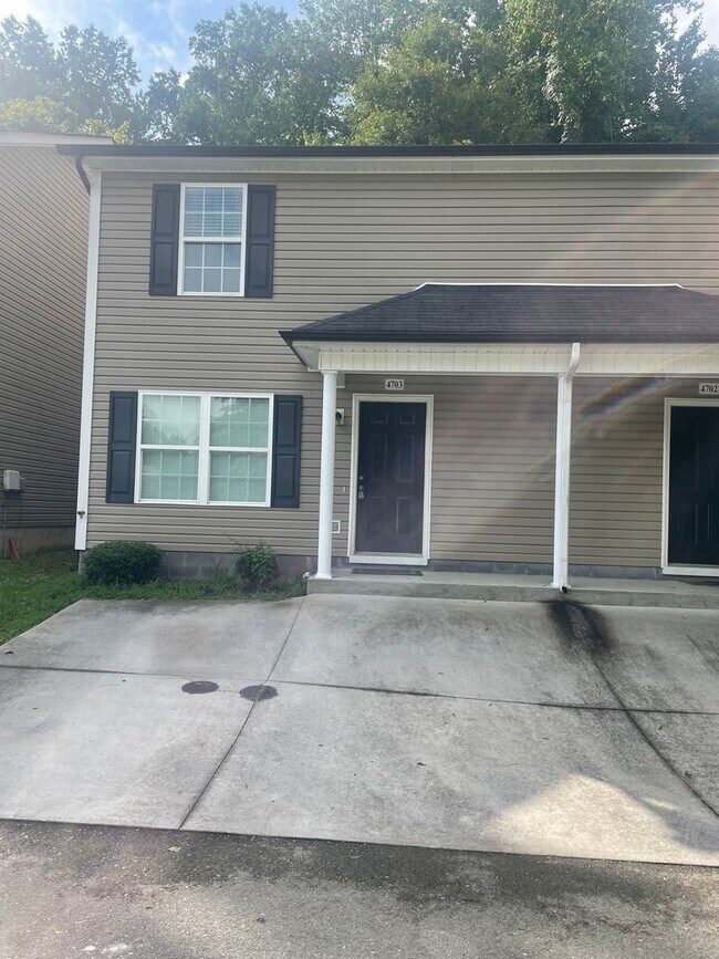 Photo - Knoxville 37918 - 2 bedroom, 2.5 bath town... House