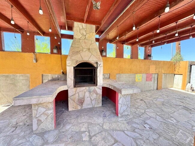 Foto del edificio - 210 Leon Ave