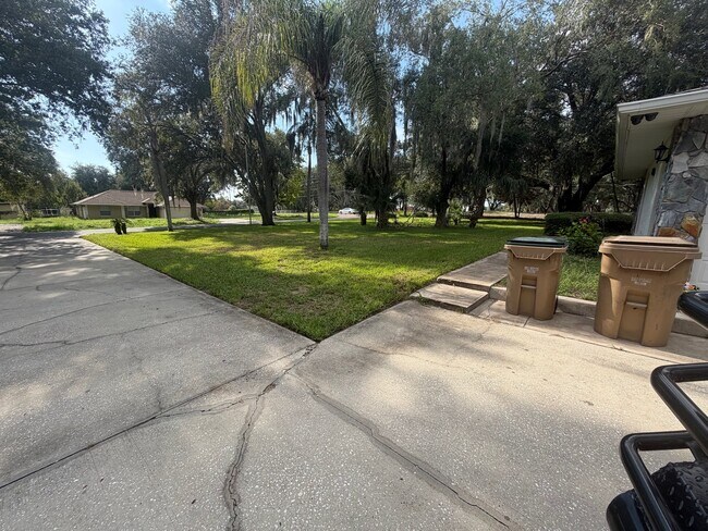 Foto del edificio - 18550 Lake Emma Dr