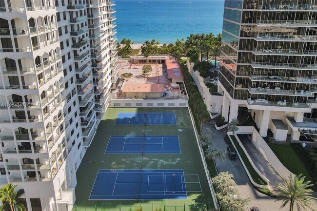 Foto del edificio - 9801 Collins Ave