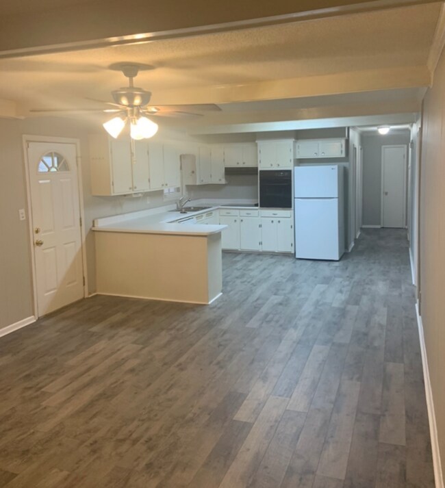 1010 Highland Ave, Muscle Shoals, AL 35661 House Rental in Muscle