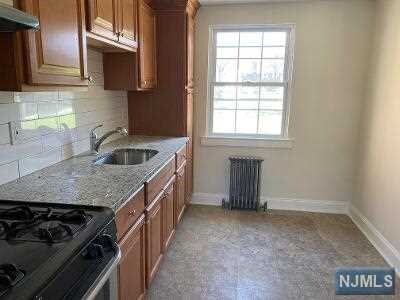 Building Photo - 150 6th St