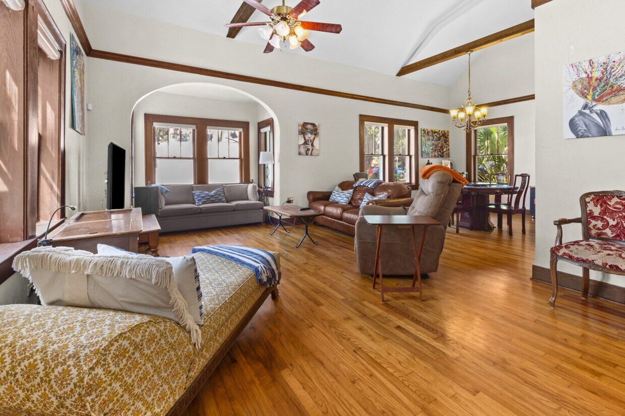 Foto principal - 204 NE 3rd Ave