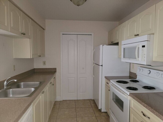 Foto del edificio - 2550 N Alafaya Trail