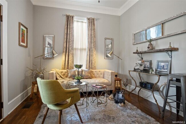 Foto del edificio - 345 S Washington St