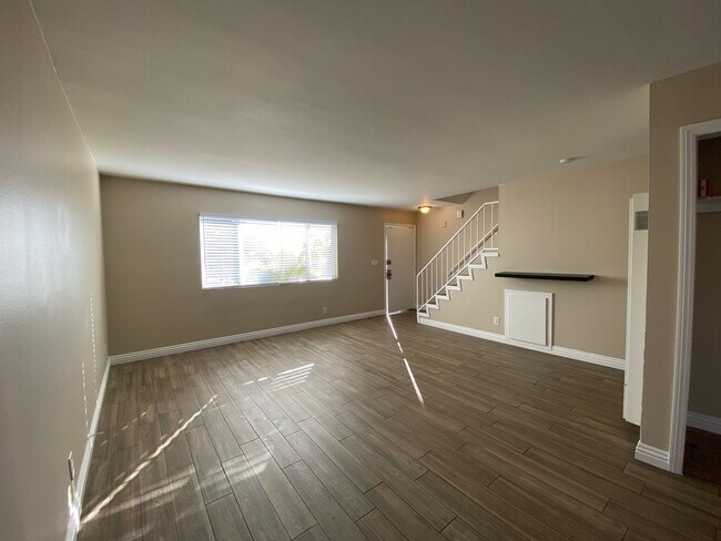 Building Photo - 1147
