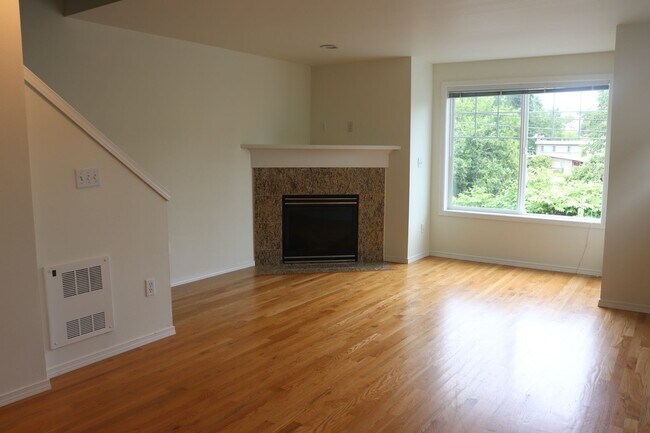 Foto del edificio - Beautiful 2 Bed/2 Bath Townhouse in Pinehu...