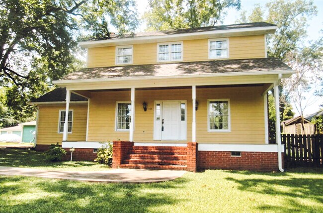 *Currently being renovated. Updated pics coming soon. - 105 8th Ave S