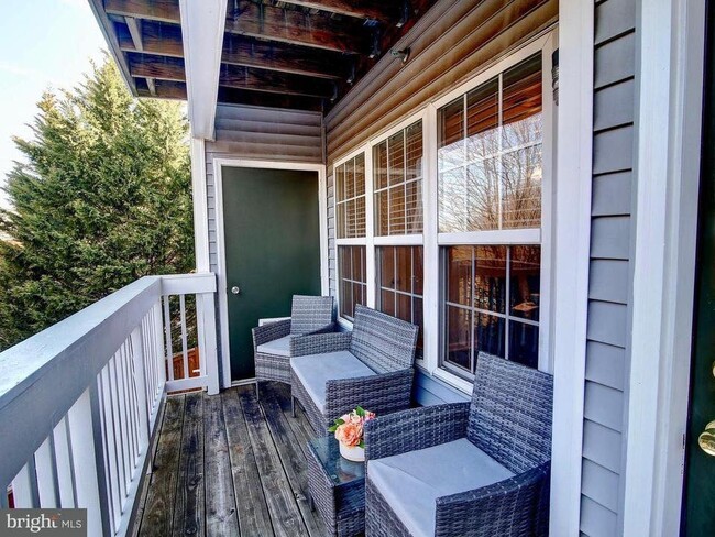 Nice and private balcony backs up to trees. - 501 Constellation Square SE