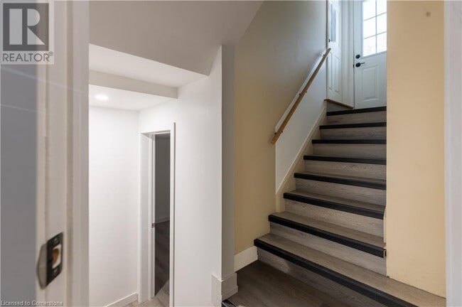 Building Photo - 598 Mapledale Ave