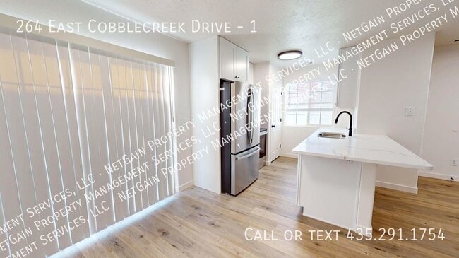 Building Photo - Newly Remodeled 3 Bedroom townhome