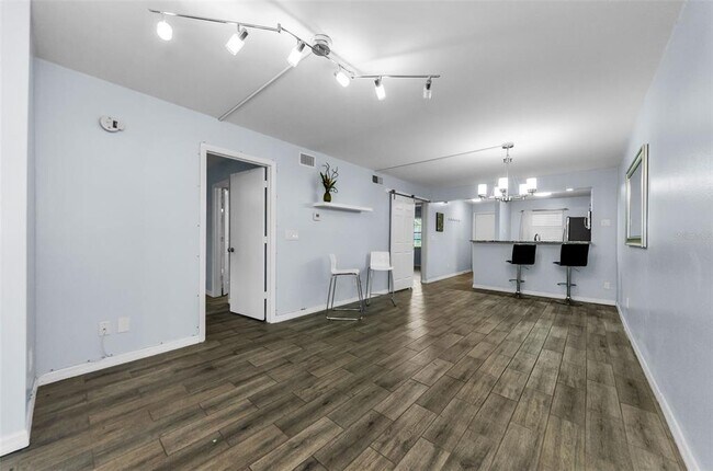 Foto del edificio - 3030 Eastland Blvd