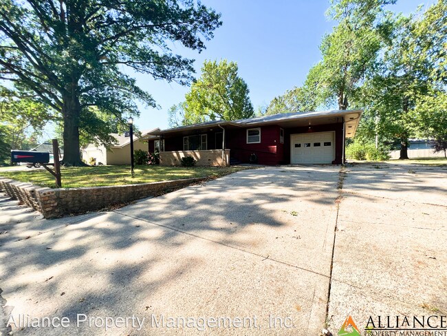 Building Photo - 3 br, 1 bath House - 1125 Meadowbrook Rd.