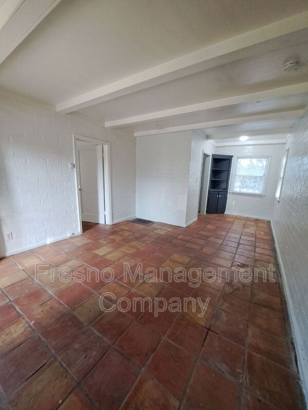 Building Photo - 2524-2540 N Maroa Ave