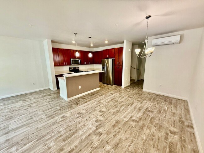 Building Photo - 3BD/2.5BA/Townhome with Private Patio and ...