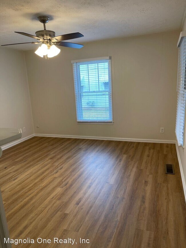 Building Photo - 2 br, 1 bath House - 34 Walnut St