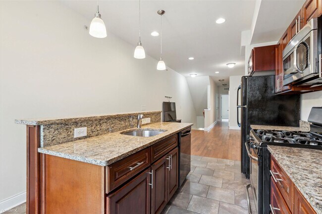 Foto del edificio - 4 br, 3 bath Duplex - 2107 N 17TH ST Unit A