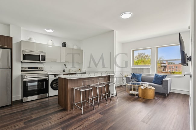 Foto del edificio - Modern & Brand New 1-Bedroom in Andersonville — Hosting Ready with Luxe Kitchen