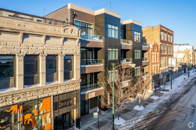 Building Photo - 3030 N Lincoln Ave