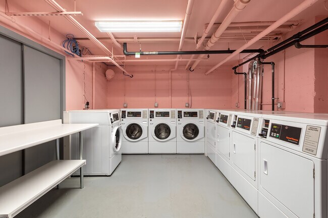 Lavadoras y secadoras operadas por CC - 11 Shepley St