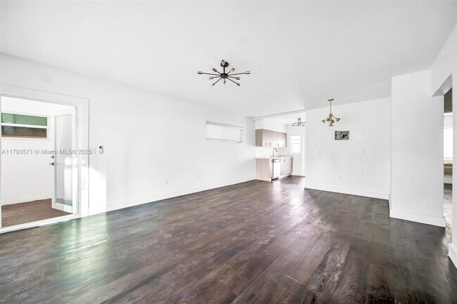 Foto del edificio - 9200 E Bay Harbor Dr