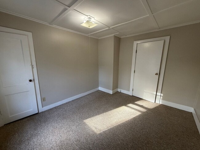 Building Photo - 35 Pleasant St