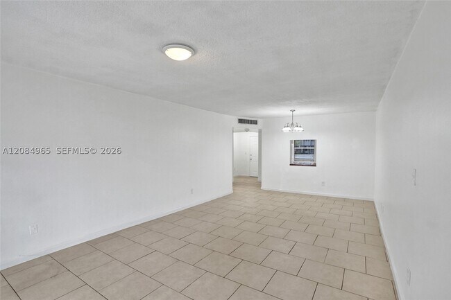 Foto del edificio - 1601 NE 191st St