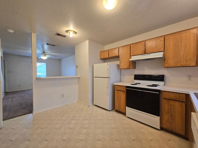 Foto del edificio - RENT SPECIAL - AVAILABLE NOW!