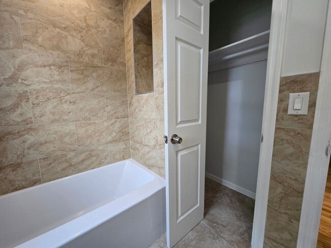Foto del edificio - 111-10 204th St